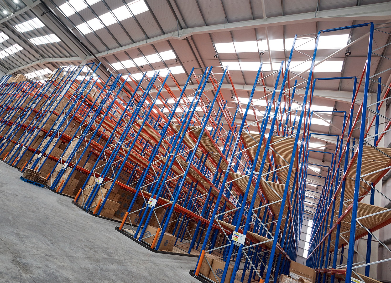 Warehouse rooflights and clear-span interior